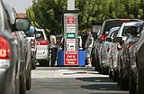 Drivers endure high gas prices despite U.S. oil boom
