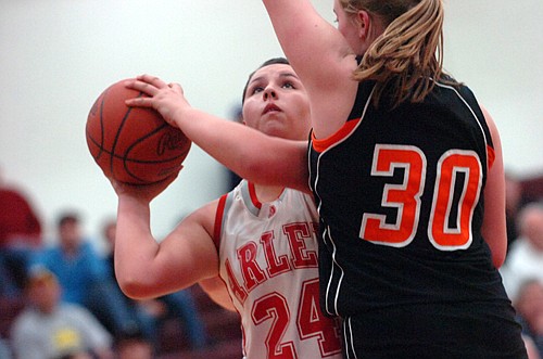 Arlee's Mahalia Hendren battles down low in the post.