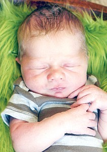 <p>Parents: Emily and Mark Scott Baby Name: Weston Scott Baby Gender: Male Date of Birth: 03/04/2014 Time of Birth: 1:16 am Height: 19 1Ú2Ó Weight: 7 lbs 9 oz Delivered By: Dr. Hall Family From: Troy, MT</p>