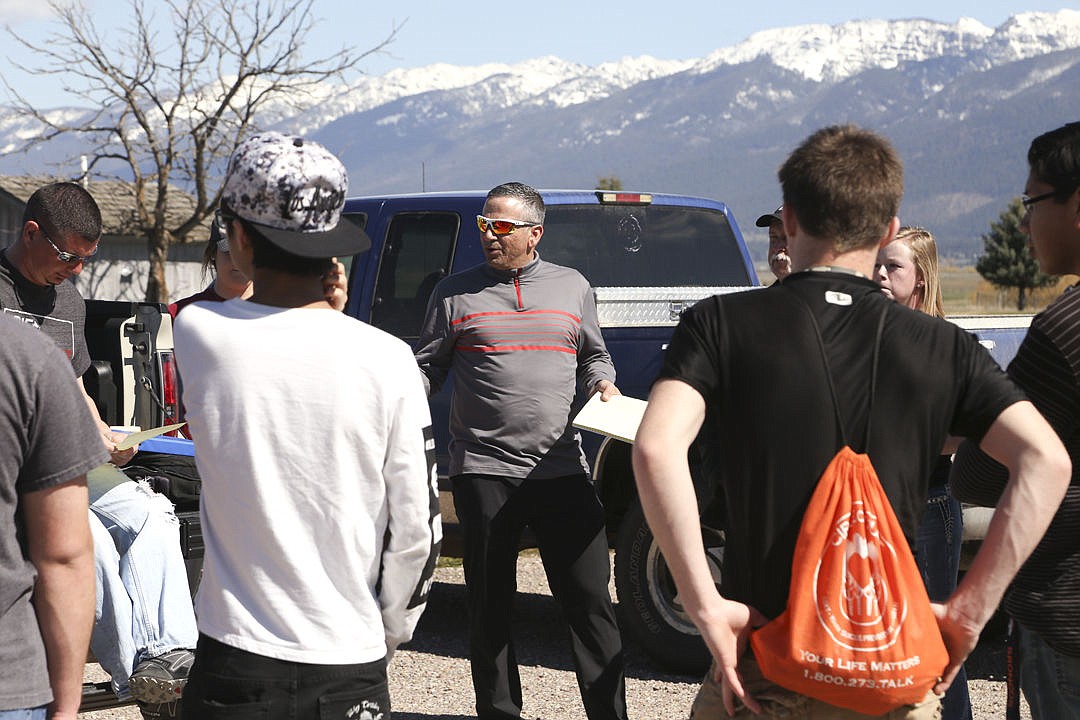 <p>Golf pro Joey Esh talks to the kids before they start their work.</p>