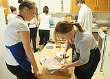 Independent high school holds restaurant nights