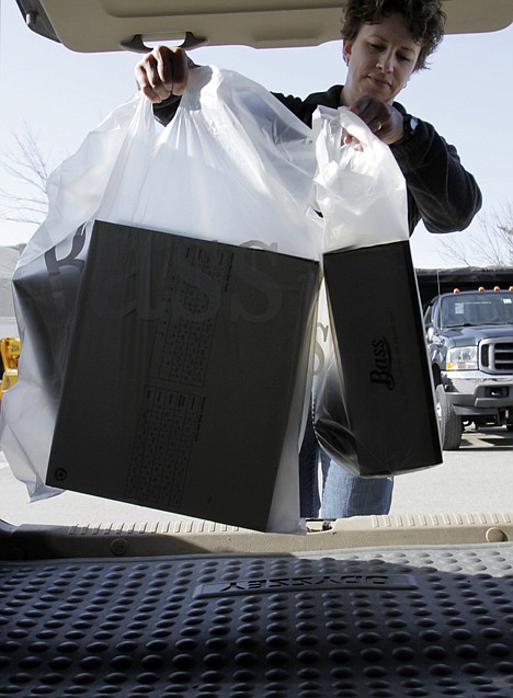 &lt;p&gt;In this Thursday photo, a shopper loads bags of recently purchased merchandise into the back of her car in Freeport, Maine. U.S. retail sales rose at a solid pace in March 2012, as a healthier job market encouraged more consumers to shop, the Commerce Department said Monday.&lt;/p&gt;