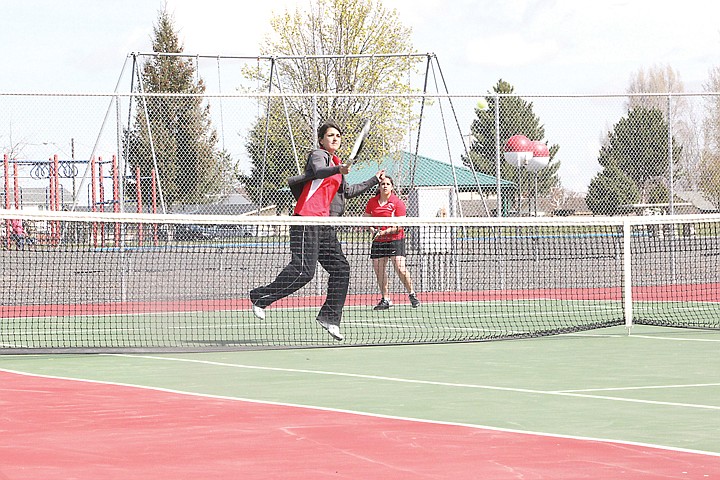 Othello's Emma Hymus, left, and Jocelyn Cantu