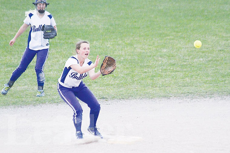 &lt;p&gt;MAC&#146;s Shania Dubois receives a throw from the catcher.&lt;/p&gt;