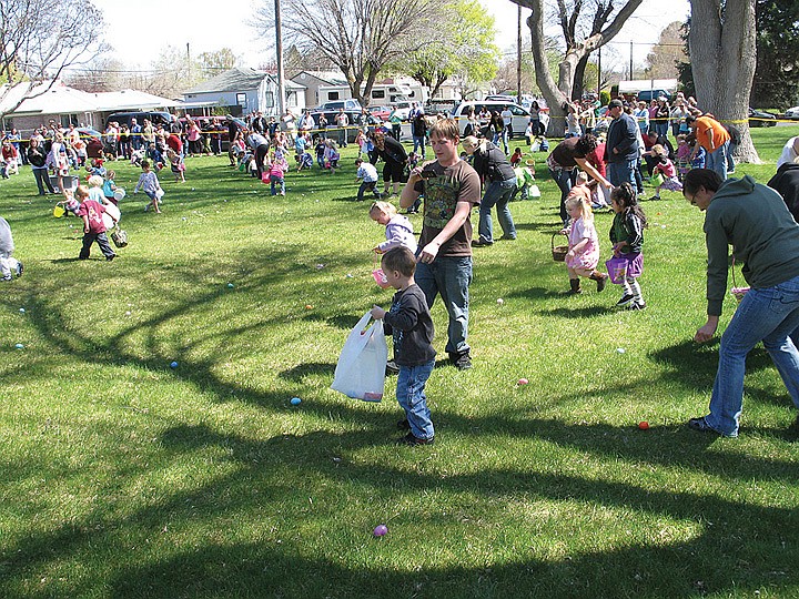 People participate in the Ephrata Easter egg hunt.