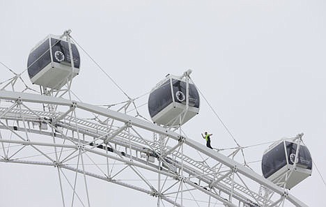 &lt;p&gt;Daredevil performer Nik Wallenda walks untethered along the rim of the Orlando Eye, the city's new, 400-foot observation wheel, Wednesday in Orlando, Fla. The walk is being done in advance of next month's public opening of the attraction.&lt;/p&gt;