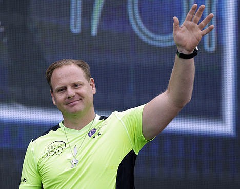 &lt;p&gt;Daredevil performer Nik Wallenda waves during a news conference after he walked untethered along the rim of the Orlando Eye, the city's new, 400-foot observation wheel, Wednesday in Orlando, Fla.&lt;/p&gt;