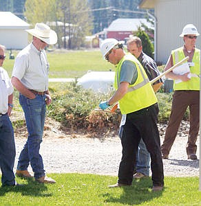 &lt;p&gt;EPA contractor Max Luick, Greg Larson, Mike Cole, Mike Cirian, Cook in background. Showing visual inspection of soil removed from property.&lt;/p&gt;
