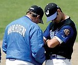 Reyes smooth, Rodriguez avoids a scare