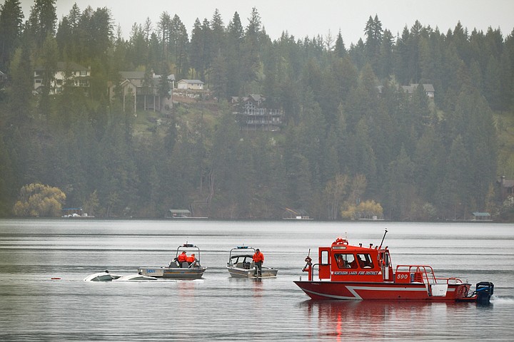 &lt;p&gt;SHAWN GUST/Press First responders from Northern Lakes Fire and Rescue and Kootenai County Sheriff's Department assess the scene where a plane crashed into Hayden Lake Thursday. The two passengers escaped the ordeal without injury.&lt;/p&gt;