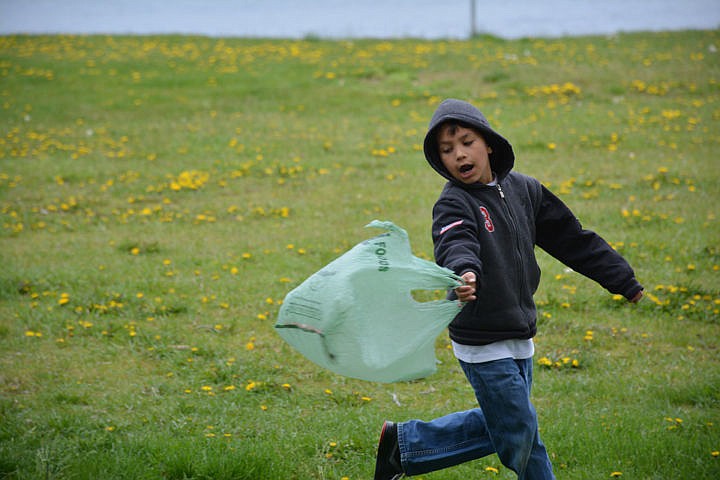 &lt;p&gt;Peter Woods discovers that his trash bag can double for a windsock at Riverside Park Friday.&lt;/p&gt;