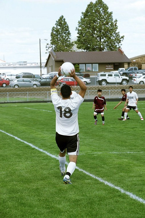 Matt Jones inbounds the ball.