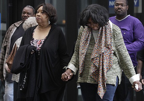 &lt;p&gt;Supporters of Jennifer Hudson arrive at Cook County Criminal Court, Wednesday, May 9, 2012, in Chicago as closing arguments begin in the murder trial of William Balfour. Balfour, is charged in the 2008 murder of Oscar and Grammy winning performer Jennifer Hudson's mother, brother and nephew. (AP Photo/M. Spencer Green)&lt;/p&gt;