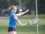 Getts stays undefeated in tennis