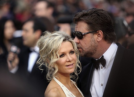 &lt;p&gt;Actor Russell Crowe, right, and his wife, Danielle Spencer, left arrive for the premiere of the film &quot;Robin Hood&quot; at the 63rd international film festival, in Cannes, southern France, on Wednesday.&lt;/p&gt;