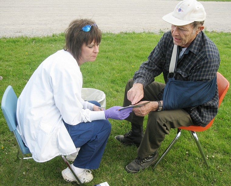 Chryse Foster talks with Rodger Hearst (right) before he starts walking Monday evening for the diabetes awareness walk.