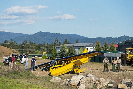 &lt;p&gt;Emergency crews work the scene where a float plane crashed near a field Wednesday at the north end of Reed Road in Hayden. No injuries were reported.&lt;/p&gt;