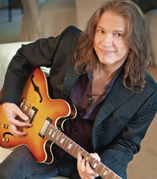 <p class="p1">Robben Ford</p>