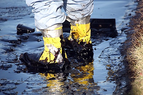 &lt;p&gt;A crew member helps sob up the remains of about 10,000 gallons of crude oil in the Atwater Village section of Los Angeles on Thursday.&lt;/p&gt;