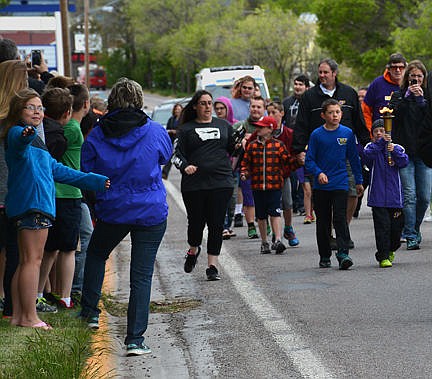 &lt;p&gt;&lt;strong&gt;Members of the Linderman Elementary School fourth grade, left, fill the air with cheers of support for the group of torch runners, right, with Olympian Kyler Gage carrying the torch as they run down Highway 93.&lt;/strong&gt;&lt;/p&gt;&lt;p&gt;&lt;strong&gt;&#160;&lt;/strong&gt;&lt;/p&gt;&lt;p&gt;&lt;strong&gt;&#160;&lt;/strong&gt;&lt;/p&gt;