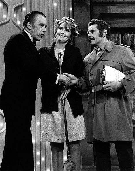 <p>Jerry Stiller, right, and Anne Meara, center, appear with host Ed Sullivan on The Ed Sullivan Show on May 29, 1970.</p>