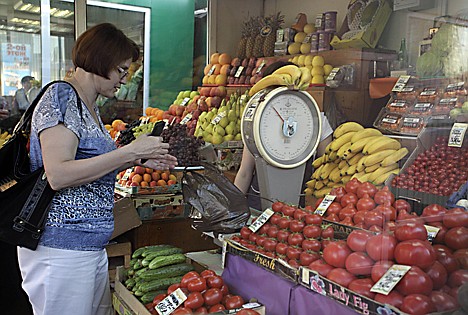 &lt;p&gt;A customer buys vegetables and fruits at a street side market in Moscow, Russia, on Tuesday, May 31, 2011. A massive and unprecedented outbreak of bacterial infections linked to contaminated vegetables claimed two more lives in Europe on Tuesday. Russia's chief sanitary agency on Monday banned the imports of cucumbers, tomatoes and fresh salad from Spain and Germany pending further notice.&lt;/p&gt;