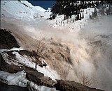 Huge avalanche sweeps across Sun Road