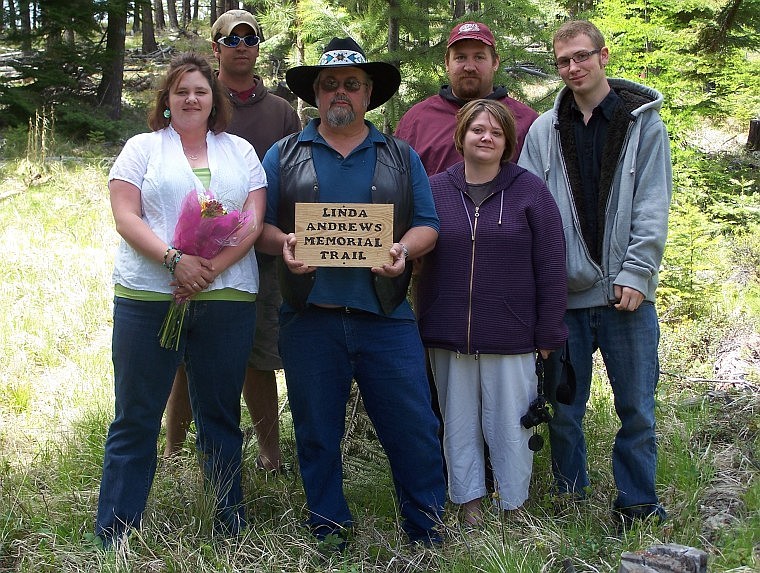 Randy Andrews holds the the memorial trail sign as he stands beside Linda's two daughters Kelly Jaque and Debbie Inman. In the back, from left to right, are Linda's son Casey Matt, Debbie's husband Shawn Inman and Debbie and Shawn's son Kinnley.