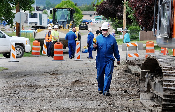 &lt;p&gt;A worker from Flathead Electric walks up Colorado Street on Wednesday afternoon, May 30, in Kalispell. A gas leak was reported near the intersection of W. Colorado and 5th Ave WN just after noon. Gas was clearly visible coming up from the ground. A two block area around the leak was evacuated. The Kalispell Fire Department had two engines on the scene to help monitor the leak and to be ready to respond if needed.&lt;/p&gt;