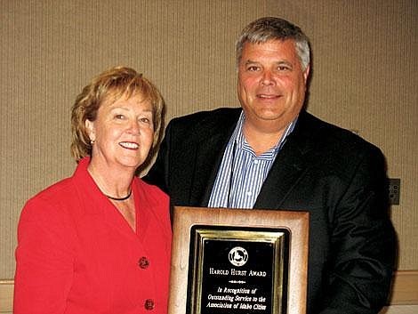 &#151;COURTESY PHOTO&lt;br&gt;City of Eagle Mayor Nancy Merrill, presented the Harold Hurst Award to Bonners Ferry Mayor Darrell Kerby. Merrill, AIC President for 2006-2007, presided at this year's conference.