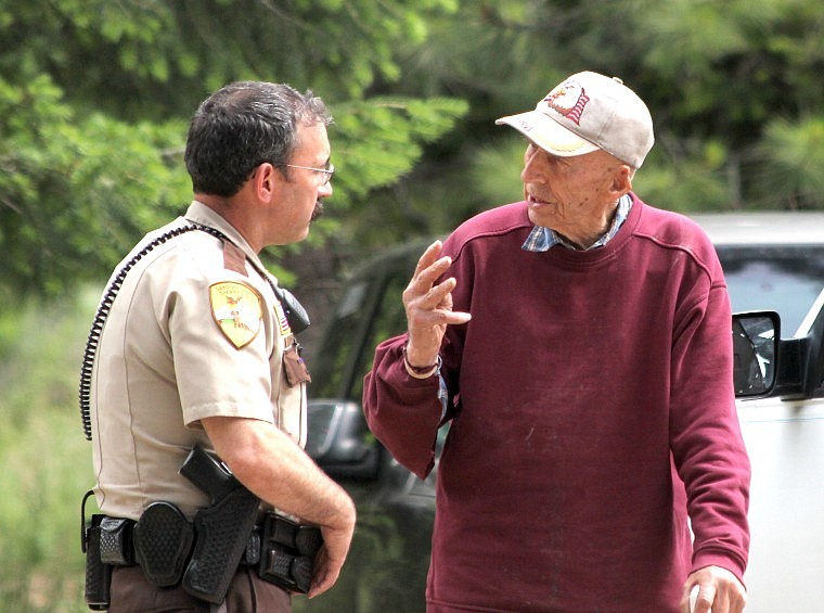 &lt;p&gt;Sanders County Sheriff Tom Rummel talks with Renn Bodeker on Monday at the property in Plains that Bodeker has lost due to a bankruptcy ruling. Rummel said he was present &#147;to make sure the peace is kept.&#148;&lt;/p&gt;