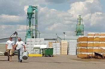 &lt;p&gt;Marty Knocks and his son JD are pictured at Plum Creek&#146;s Evergreen sawmill when it closed in June 2009. The sawmill will reopen April 1. Knocks had worked at the mill for 18 years.&lt;/p&gt;