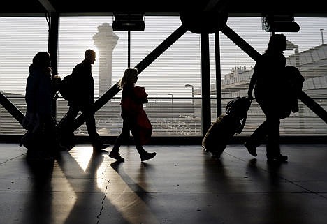 &lt;p&gt;Travelers walk through terminal 3 at O'Hare International airport in Chicago on Dec. 1, 2013.&#160;&lt;/p&gt;