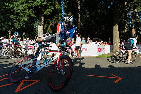 &lt;p&gt;Andres Quintana throws his leg over his bike in the mounting area of the bicycle course.&lt;/p&gt;