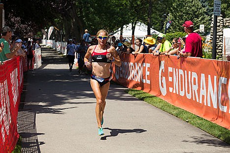 &lt;p&gt;Amanda Stevens leads the women as she begins the 26.2-mile run.&lt;/p&gt;