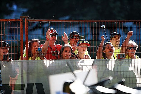 &lt;p&gt;Fans of athletes cheer from the outside of the transition area.&lt;/p&gt;