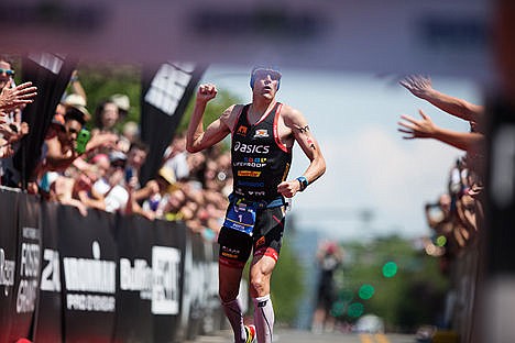 &lt;p&gt;With the first place ribbon in sight, Andy Potts celebrates his win running through the crowd of cheering Ironman observers.&lt;/p&gt;