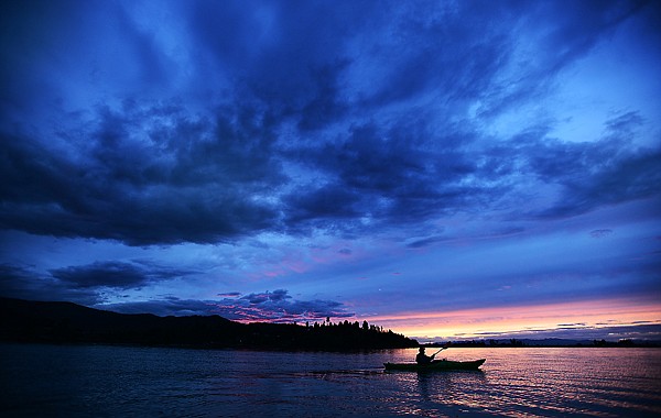 &lt;p&gt;&lt;strong&gt;David Gibson&#160;&lt;/strong&gt;of Lexington, Ky., enjoys a sunset kayak trip Sunday around the north part of Flathead Lake with Sea Me Paddle Kayaking Tours out of Lakeside. (Brenda Ahearn/Daily Inter Lake)&lt;/p&gt;