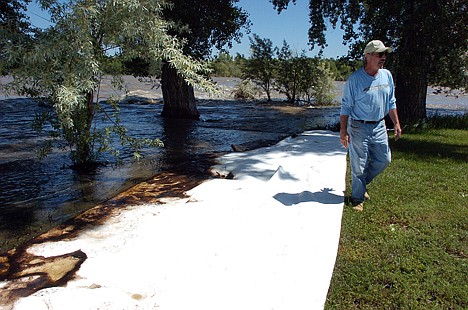 &lt;p&gt;Jim Swanson is seen in his yard east of Laurel, Mont. where absorbent sheets were laid down to soak up oil from a ruptured ExxonMobil pipeline beneath the Yellowstone River on Saturday.&lt;/p&gt;