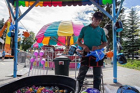 &lt;p&gt;David Wane Sears prepares his prizes at the fish pond game at the Bayview Daze street fair on Saturday afternoon.&lt;/p&gt;