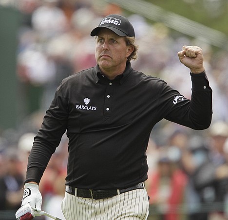 &lt;p&gt;A win by Phil Mickelson at this week's Scottish Open--a tuneup for next week's British Open--would give the left-handed American the world's No. 1 ranking, ahead of Tiger Woods.&lt;/p&gt;