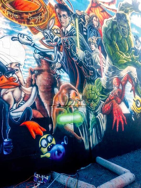 Mural work on Ephrata's Lee Theater adds character | Columbia Basin Herald