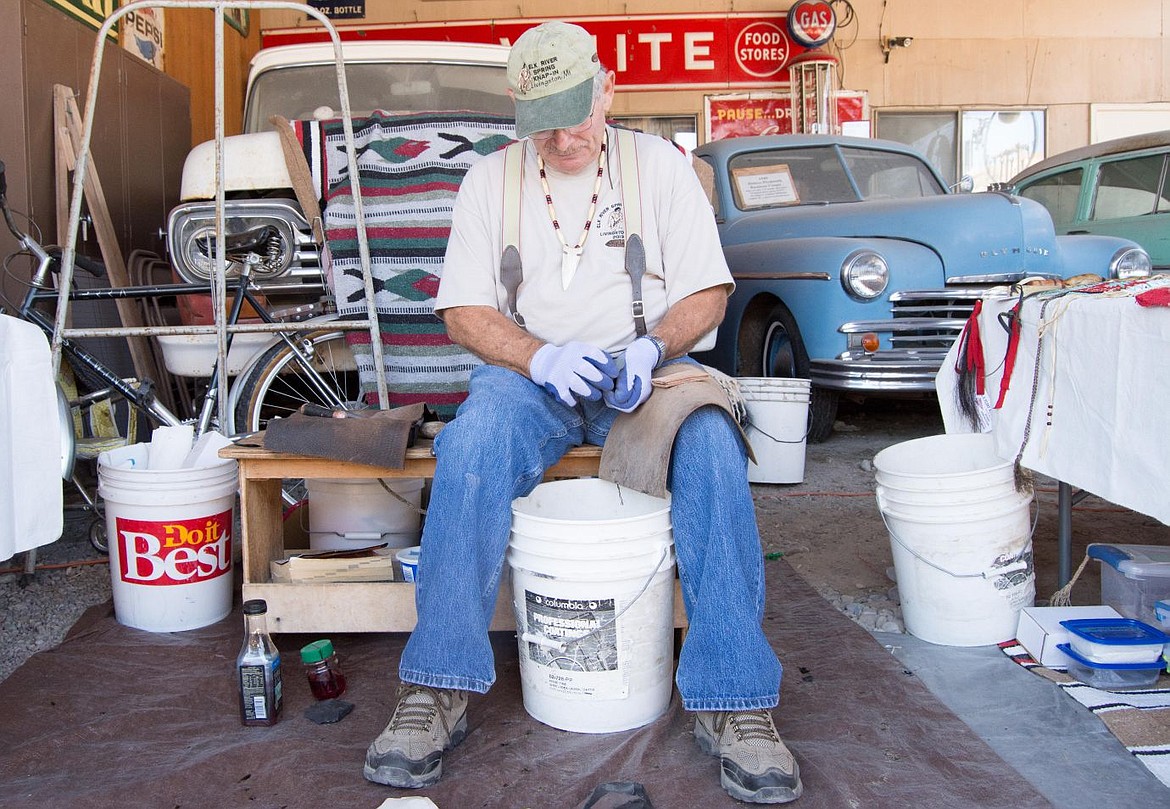 &lt;p&gt;Don Safford chisels arrowheads out of obsidian -- the art of knapping -- to visitors at &quot;Live History Days&quot;&lt;/p&gt;