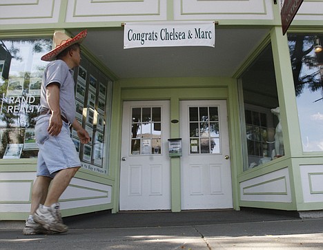 &lt;p&gt;A man walks on Wednesday along East Market Street in Rhinebeck, N.Y., where a sign hangs congratulating Chelsea Clinton and fiance Marc Mezvinsky. Clinton and Mezvinsky plan to marry in the upstate New York village of Rhinebeck on Saturday.&lt;/p&gt;