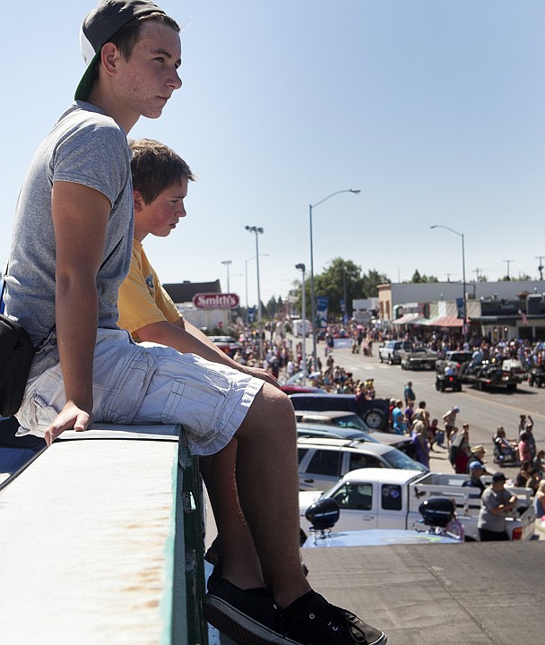 &lt;p&gt;Florian Dufour, 17, left, and Sean Taylor, 13, have a great view
of the parade as they watch from the rooftop of Crouch Jewelry
Saturday morning.&lt;/p&gt;