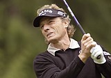 Langer overcomes shaky front, takes Open lead