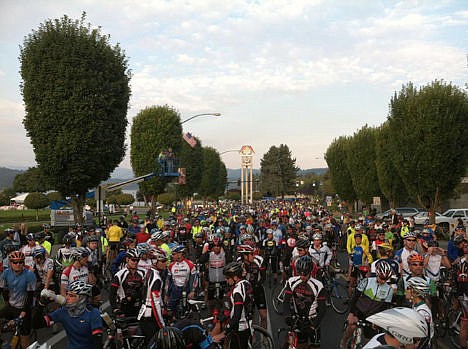 &lt;p&gt;Coeur d'Fondo riders gather at the beginning of the Coeur d'Fondo last year.&lt;/p&gt;