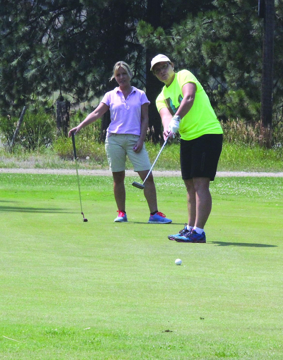 &lt;p&gt;Denise Montgomery putts on the first hole of the course last Saturday.&lt;/p&gt;