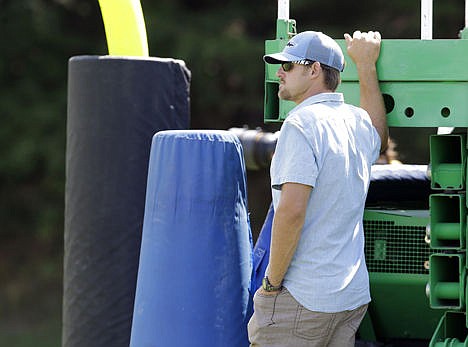 &lt;p&gt;Former Carolina Panthers tackle Jordan Gross looks over the field during an NFL football practice at their training camp in Spartanburg, S.C., July 28.&lt;/p&gt;