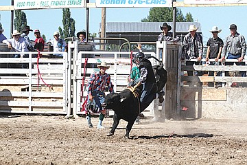 &lt;p class=&quot;p1&quot;&gt;Charlo&#146;s Landers Smith holds on for dear life during the mini bull competition on Sunday.&lt;/p&gt;